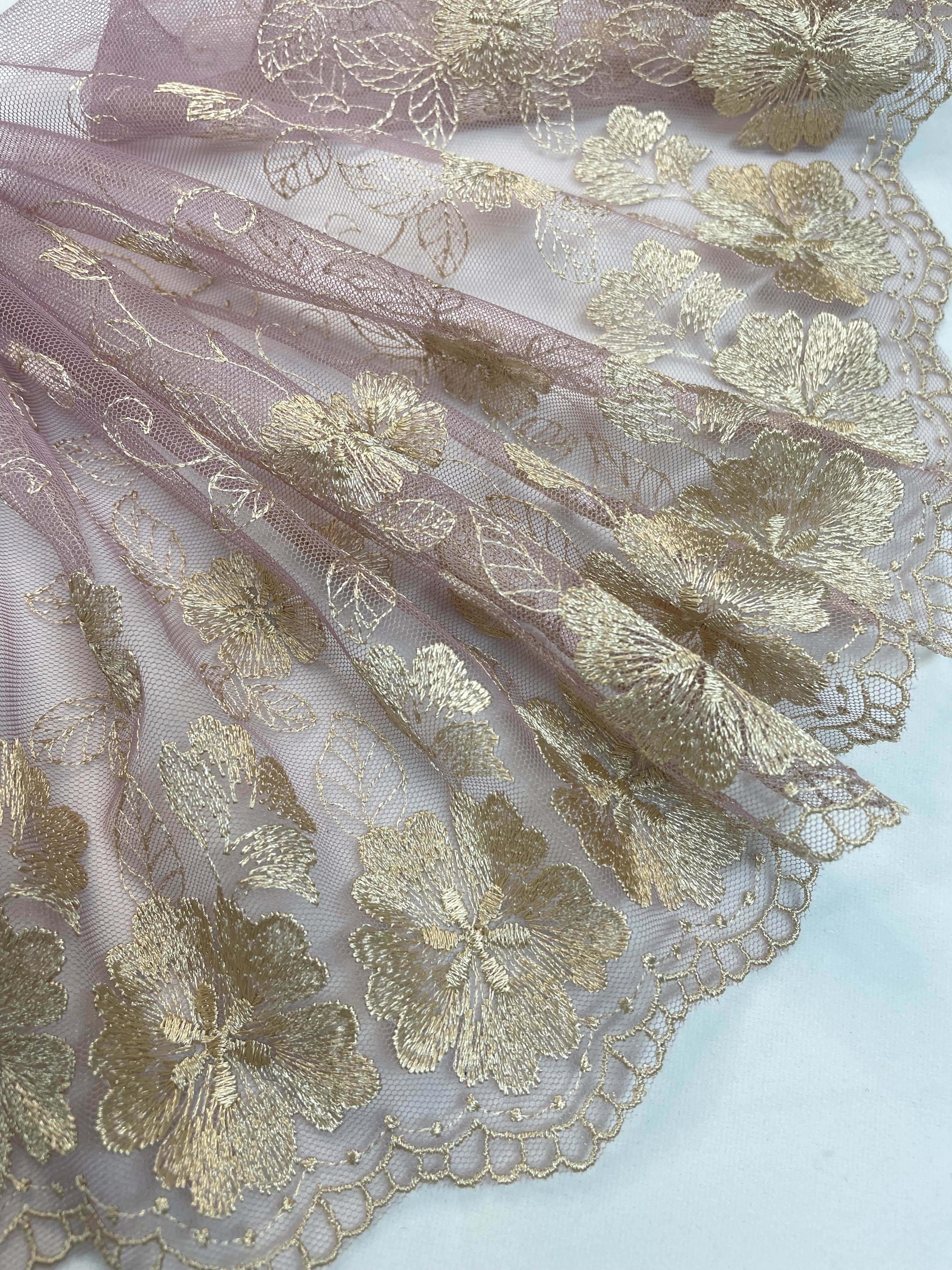 Китай поставляет кружево различного использования