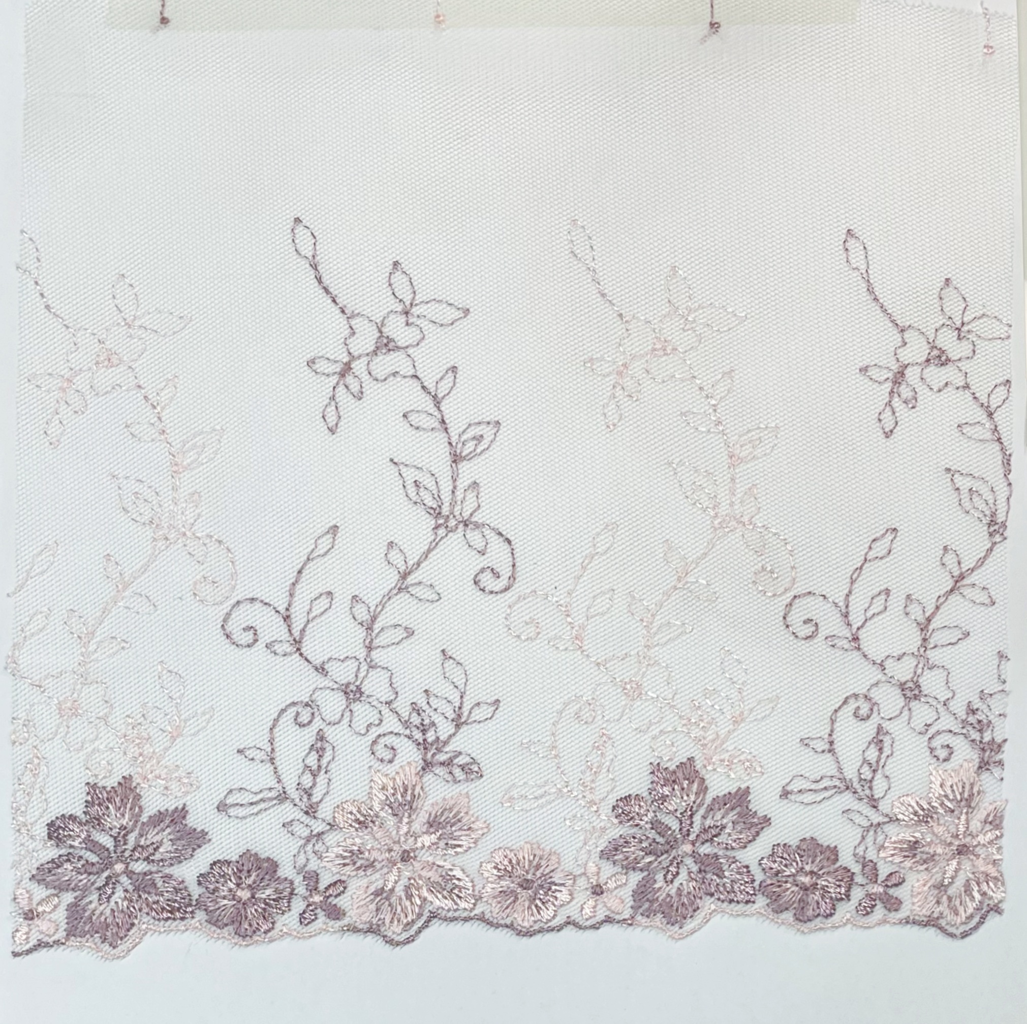 Лучшая кружевная мода 2025: платья, топы и юбки. 