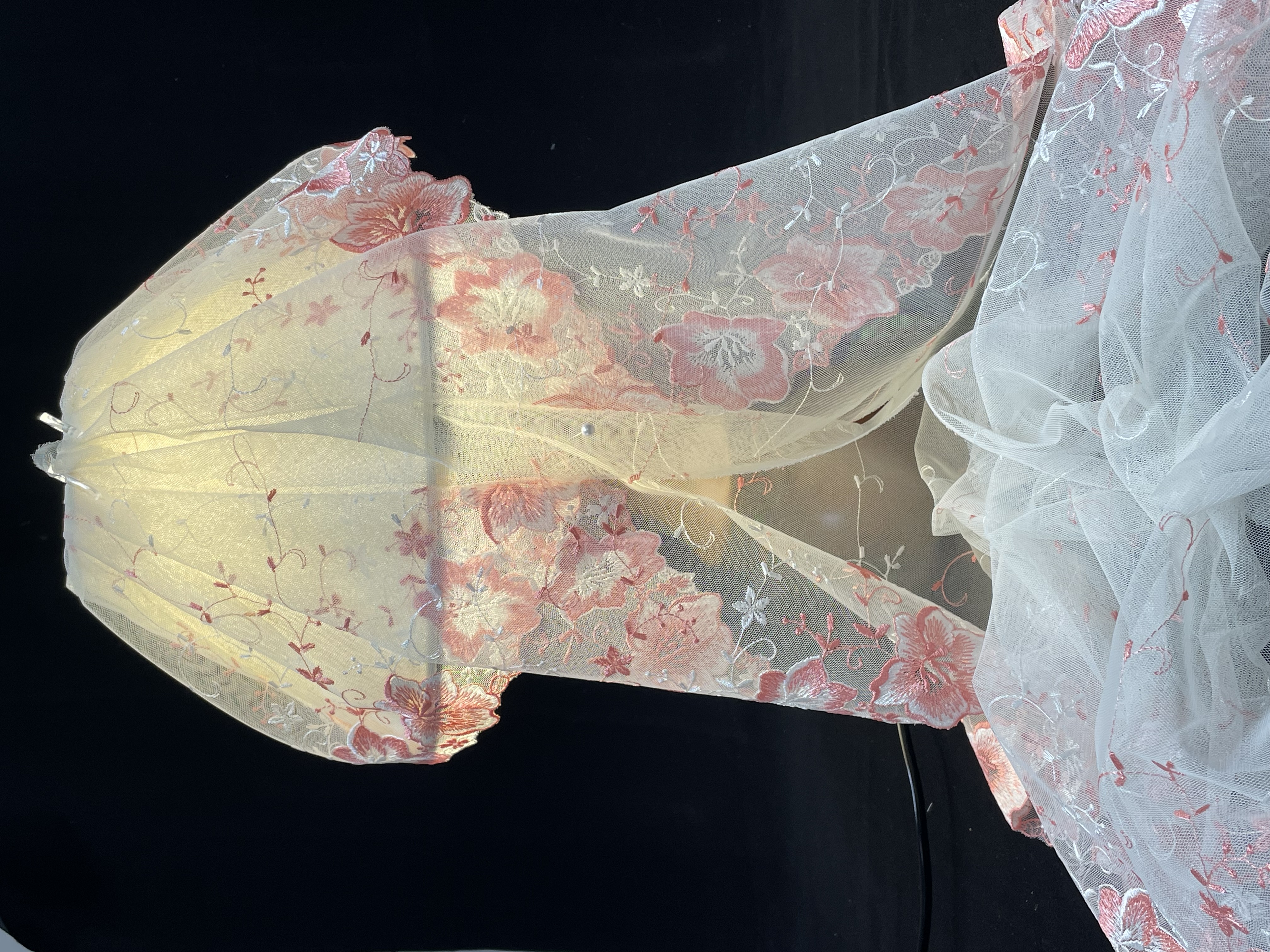 Можно настроить высококачественное цветочное кружево