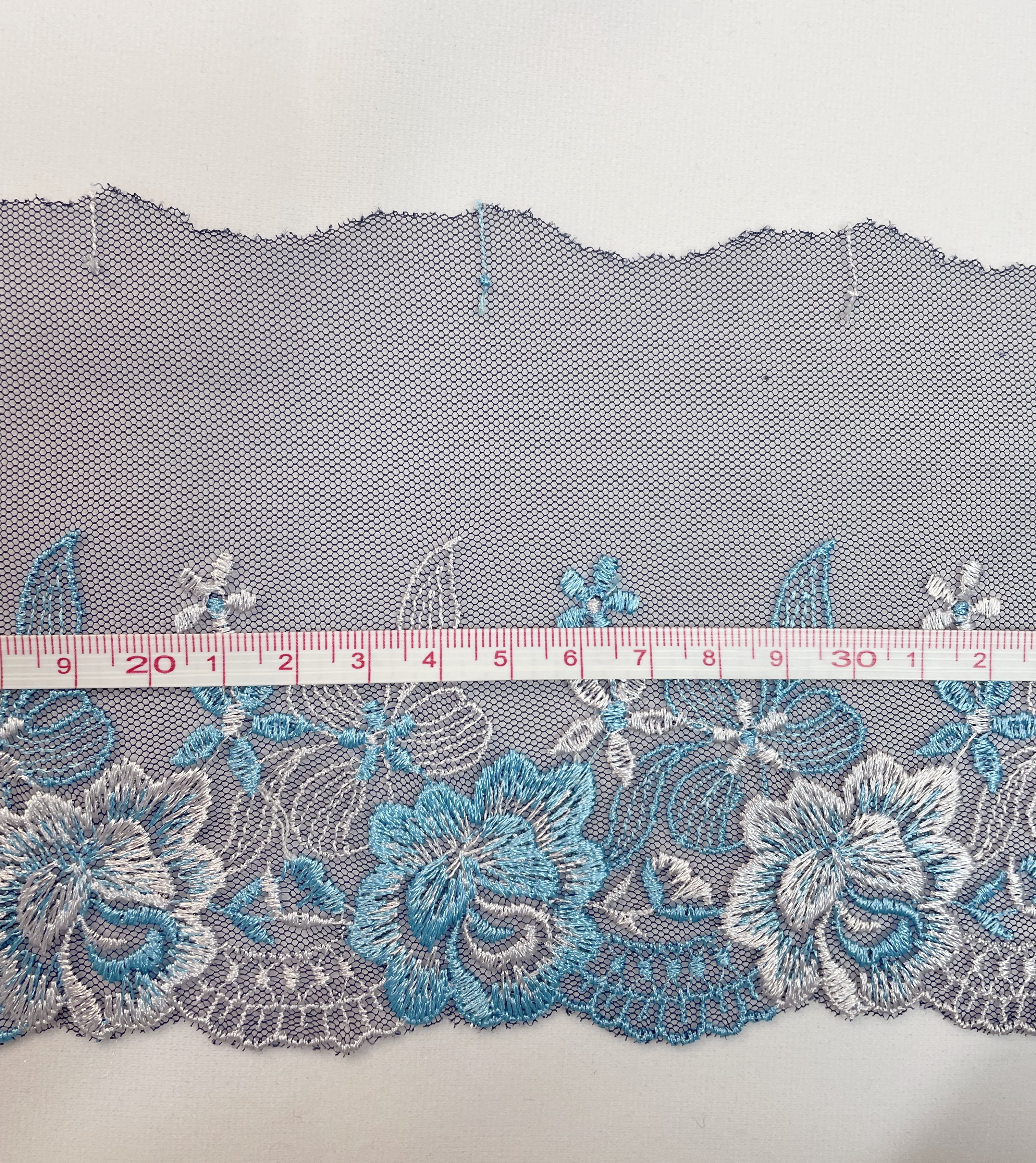 Кружево высокого качества.